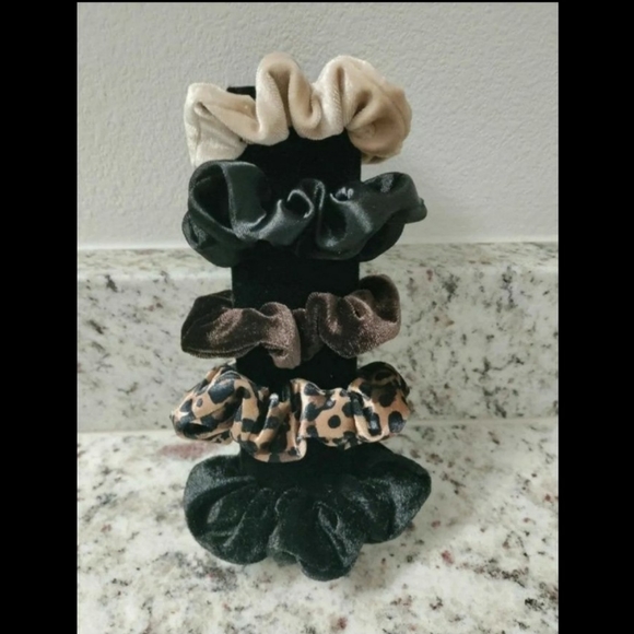 Assorted scrunchies $2 each or 5pc for $9 - Picture 9 of 10